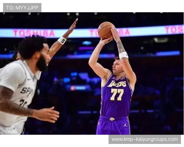 东契奇：要是我和里夫斯能投进那些球，本场早就能突破150分，东契奇what foul